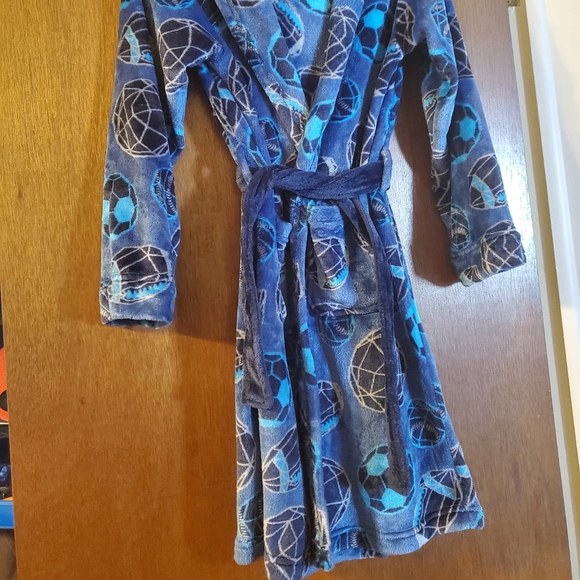 Super soft sports robe, size 12/14 youth - Picture 2 of 3
